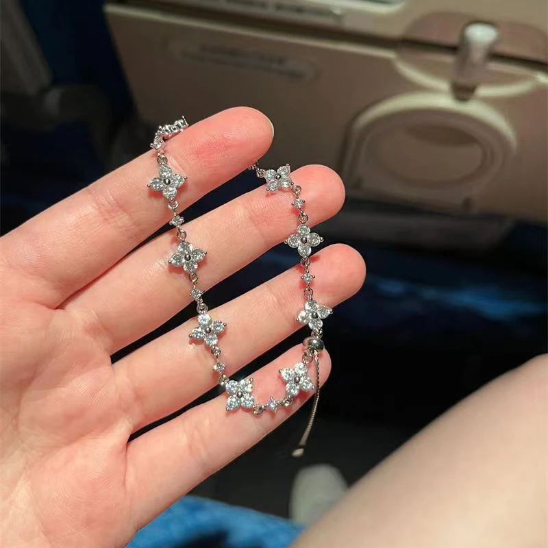 S925 Silver Zircon Bracelets Women Korean Fashion Sweet Girls Sparkling Hollow Delicate Chain Bracelet Party Fine Jewelry Gifts S925 Silver Zircon Bracelets Women Korean Fashion Sweet Girls Sparkling Hollow Delicate Chain Bracelet Party Fine Jewelry Gifts