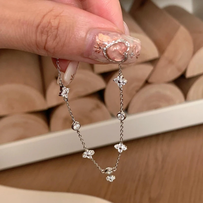S925 Silver Zircon Bracelets Women Korean Fashion Sweet Girls Sparkling Hollow Delicate Chain Bracelet Party Fine Jewelry Gifts S925 Silver Zircon Bracelets Women Korean Fashion Sweet Girls Sparkling Hollow Delicate Chain Bracelet Party Fine Jewelry Gifts